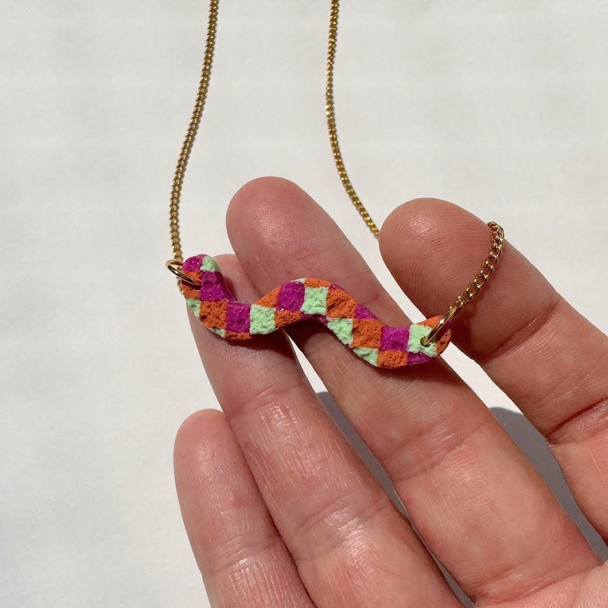 Collar Moustache Lana